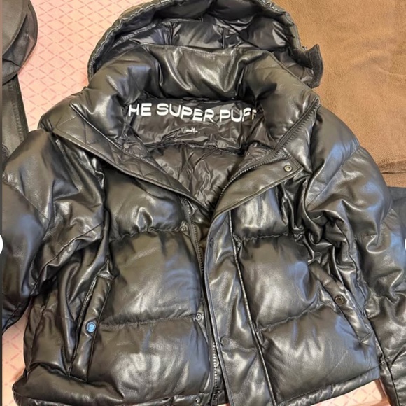 Aritzia | Superpuff Short Jacket Black - Picture 3 of 4